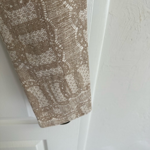 Lucky brand legend size 30 or 10 spandex patterned jeans in excellent condition - Picture 4 of 4